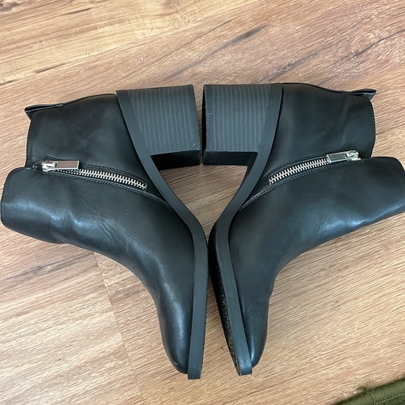 BCBG Generation ankle boots, size 8.5 - Picture 3 of 6
